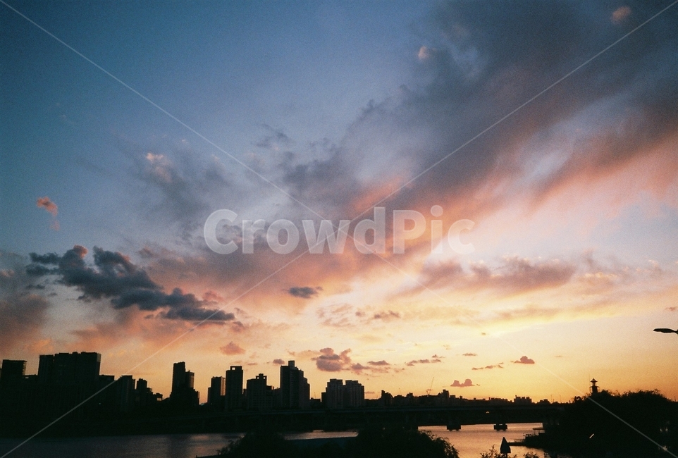 하늘,노을,구름,sunset,노을하늘,도시,풍경,city,landscape,실루엣,그림자,silhouette,shadow,nature,자연,outdoors,옥외,sky,red sky,붉은 하늘,dusk,황혼,dawn,새벽,일몰,sunlight,햇빛
