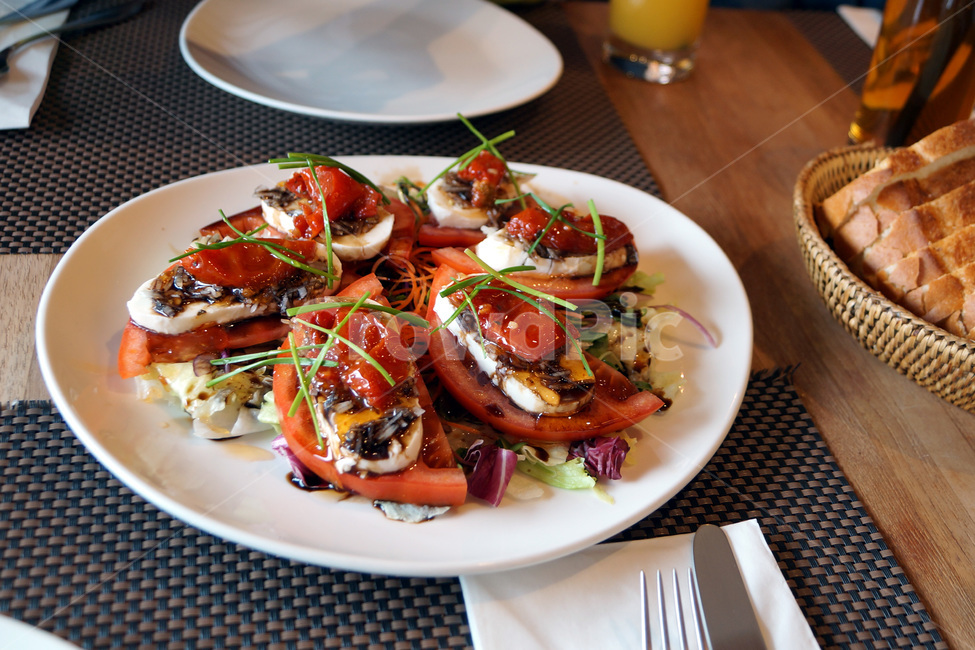 토마토,카프레제,음식,요리,식사,식당,빵,주스,tomatoes,capreze,food,cooking,meals,restaurants,bread,juice