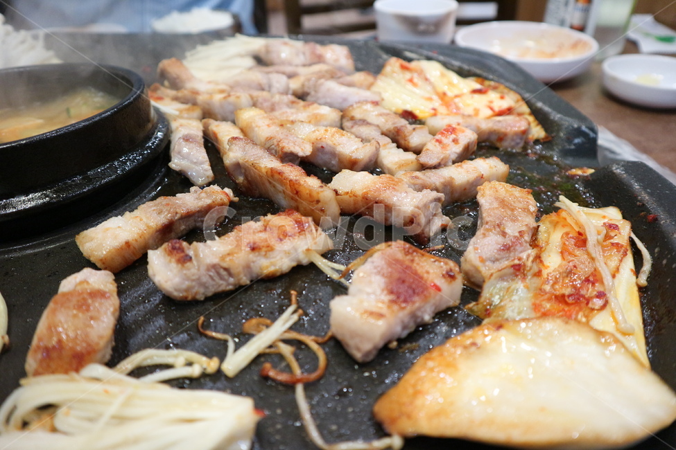 고기,삼겹살,돼지고기,육류,육식,외식,회식,저녁식사,식사,먹방,요리,음식,식재료,한식,한국음식,한국요리,meat,pork,diningtogether,eatout,eat,dinner,food,cook,cooking,koreanfood,korean