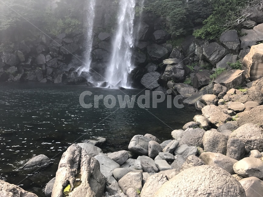 폭포,나무,돌,물,폭포수,자연,풍경,제주도,scenery,jeju,falls,tree,stone,제주도,jeju,jeju island,water,outdoors,옥외,nature,river,강,waterfall