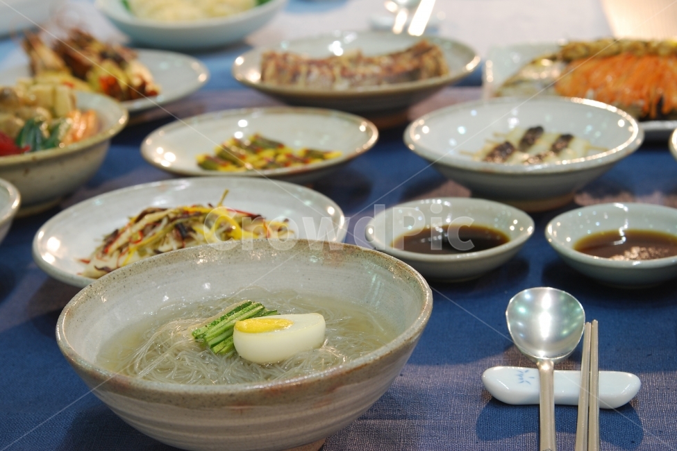 냉면,한식,음식,한국음식,한국,면,물냉면,계란,반찬,식탁,식사,밥상,상차림,숟가락,간장,접시,대접,면음식,면류,음식,식재료,요리,food,cook,meal,dishes,food reserves,면류,면요리,noodles,한식,한국음식,한국요리,korean food,korean dishes,korean meal,korean cook