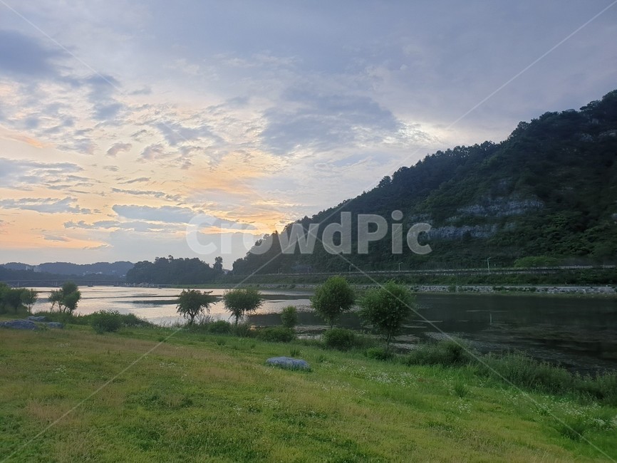 자연,옥외,물,식물,잔디,땅,nature,outdoors,water,plant,grass,land,노을,새벽,강,하늘,구름,cloud,sky,river,sunset,dawn,daybreak