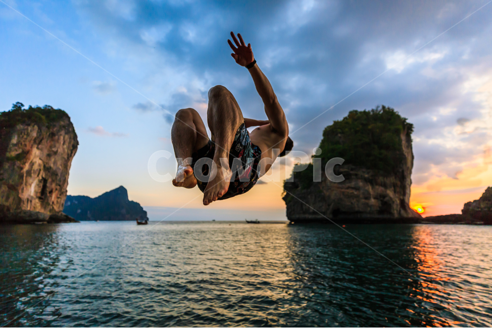 summer,resort,hotel,nature,outdoor,sky,blue,eastsouthasia,thailand,phuket,vacation,travel,바다,cloud,jump,sea,푸켓,태국,여름,계절,summer,season,사람,인물,인간,human,person,여행,휴가,traveling,vacation,trip
