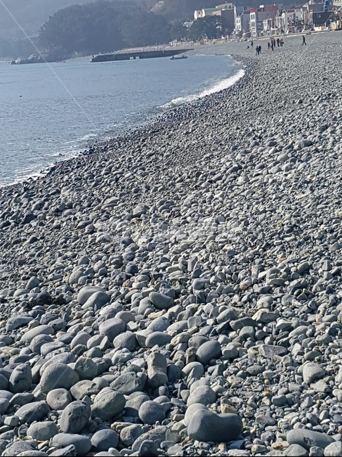 자연,nature,바다,대양,sea,ocean,자갈,파도,wave,billow,pebble,gravel,잔잔한,아늑한