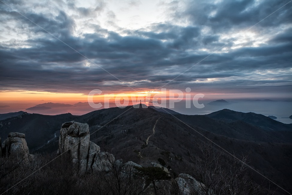 풍경,자연,일출,해돋이,남해,보리암,산정상일출,sunrise,바다,아침,산,바위,자연,풍경,nature,landscape,한국자연풍경,한국자연경관,korea nature landscape,outdoors,옥외,mountain,red sky,붉은 하늘,sky,하늘,sunset,일몰,dawn,새벽,dusk,황혼