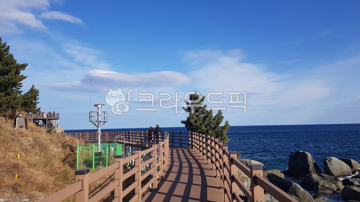 With the scent of Oeongchi sea,winter,winter sea,sea,cloud,relaxed,Oeongchi Beach,Unknown,eastsea,quiet,stability,spare,sky,rest,nature,relax,Sokcho,sokcho,East Sea,ocean,blue,Outer tooth,stable,Sky blue