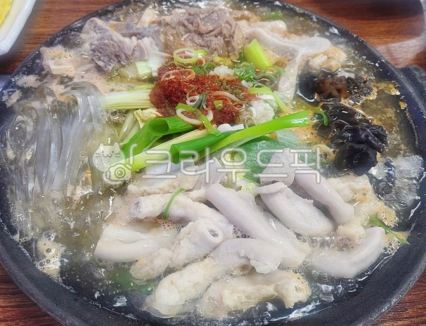 곱창전골,소곱창전골,곱창,소곱창,소내장,내장,내장전골,소내장전골,부속물,부속,소부속물,소부속,야채,채소,대파,파,당면,납작당면,면,면류,면사리,사리면,당면사리,목이버섯,버섯,다대기,양념장,전골