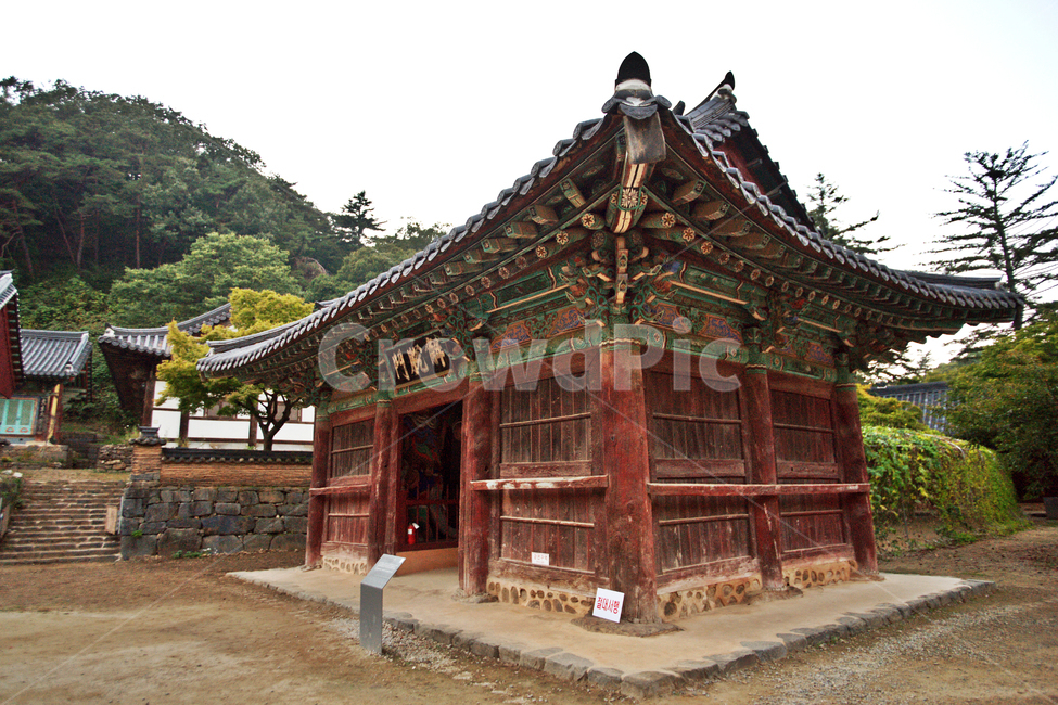 마곡사,해탈문,정문,공주,법계,해탈,팔작지붕집,유네스코세계문화유산,조선시대,고건축,불교사찰,한국전통,한국문화,korean traditional,korean culture,건축물,건물외관,exterior,building,structure,architecture,construction