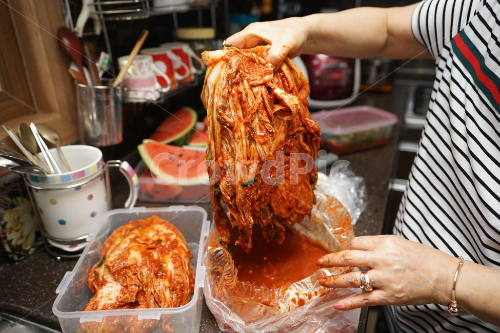 김치,반찬,한국,한국음식,음식,식단,푸드,배추,집반찬,배추김치,한식,우리것,고춧가루,hot,포기김치,채소,야채,음식,식재료,요리,food,cook,meal,dishes,food reserves,채소,야채,vegetables,한식,한국음식,한국요리,korean food,korean dishes,korean meal,korean cook