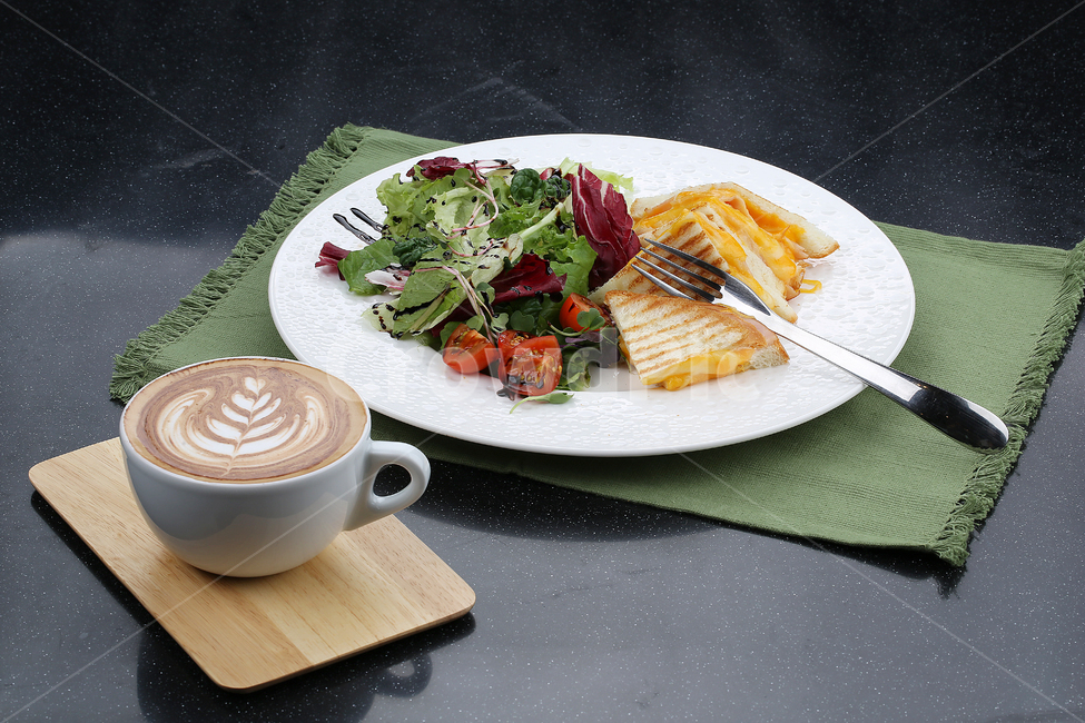 salad,taste,recipe,plate,vegetable,bowl,coffee cup,ingredients,cooking,diet,bread,cook,chef,health,sandwich,dinner,lettuce,food,Lunch,meal,toast,dessert,brunch,coffee,grocery,breakfast,Fusion cuisine,fresh