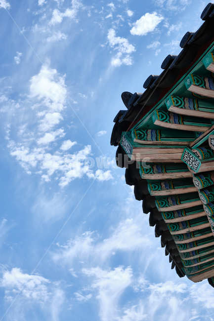 하늘,sky,기와,rooftile,구름,cloud,한국전통,한국문화,korean traditional,korean culture,건축물,건물외관,exterior,building,structure,architecture,construction