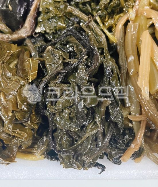 Herbs,seasoning,Jeongwol Daeboreum namul,seasoned,food,side dish,meal,Gondrea,full moon food,full moon namul,First full moon food,Daeboreum food,Pour,Seasoned vegetables,Stirfried Gondrenamul,Stirfried vegetables,Daeboreumnamul