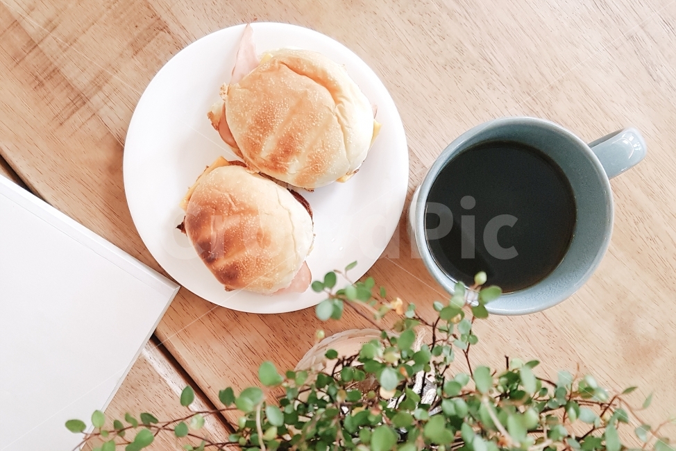 빵,커피,브런치,아침,모닝빵,모닝커피,음식,식재료,요리,food,cook,meal,dishes,food reserves,빵,bread,아침식사,조식,브런치,breakfast,brunch,커피,카페,coffee,cafe,감성,sensible,feeling,휴식,힐링,rest,relaxation,healing