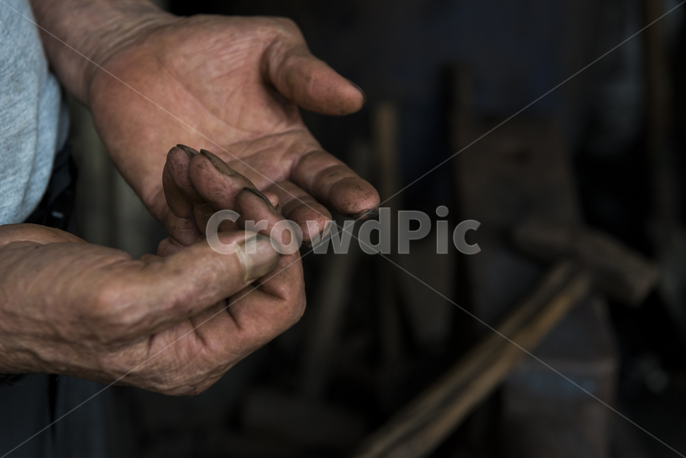 손,노동,hand,work,대장장이,blacksmith,smith,장인,master,artisan,신체일부,몸,body
