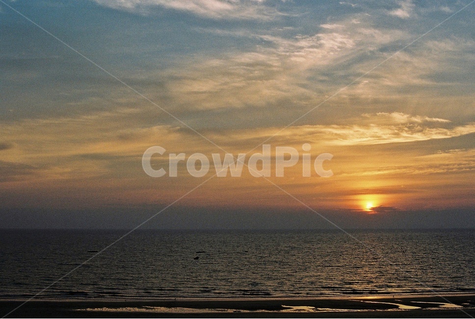 바닷가,석양,해변,노을,sunset,seaside,sky,붉은노을,자연,풍경,nature,landscape,outdoors,옥외,sunlight,햇빛,일몰,red sky,붉은 하늘,하늘,dusk,황혼,dawn,새벽