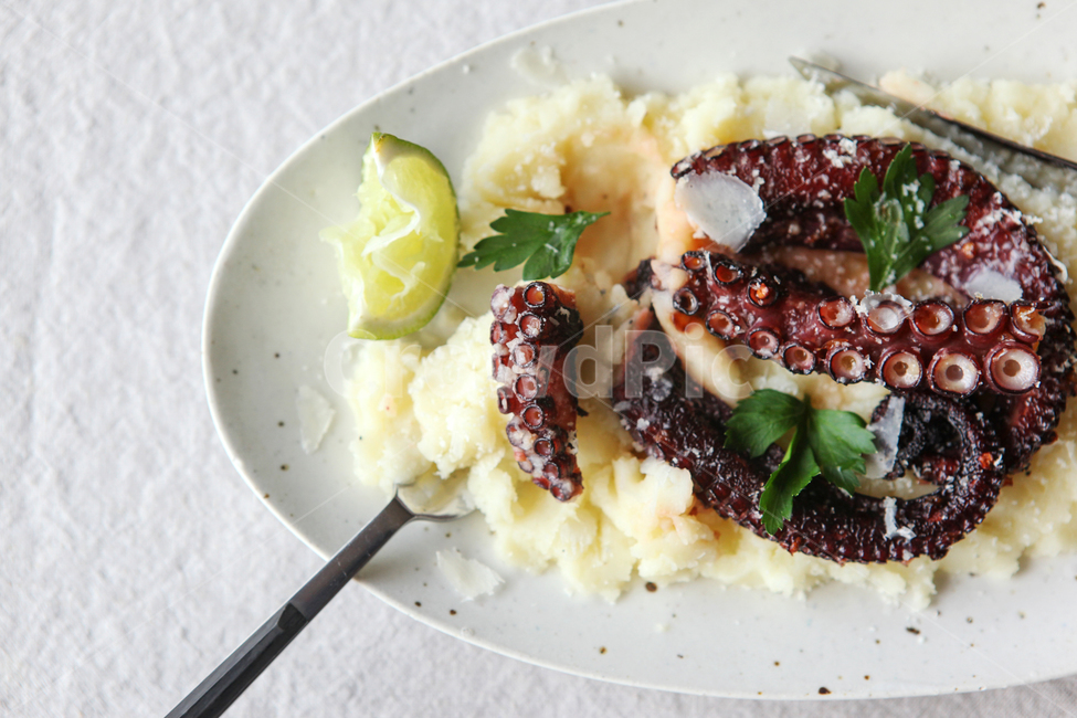 레시피,해산물,감자요리,해물요리,문어,마늘,볶음,문어요리,해물,감자,요리,치즈,플레이팅,푸드스타일링,푸드스타일,푸드포르노,음식,식재료,요리,food,cook,meal,dishes,food reserves