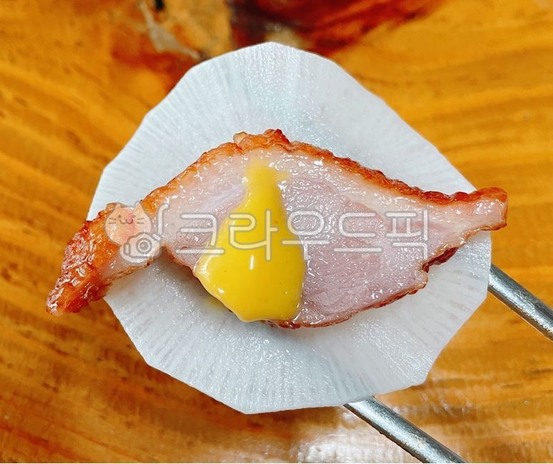 오리고기,훈제오리,오리훈제,훈제,음식,요리,식사,무쌈,쌈무,머스타드,마스타드소스,소스,젓가락,food,dish,cook,meal