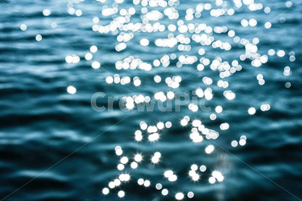 윤슬,바닷가,바다,물결,물살,햇빛,빛,반짝임,wave,sea,파란,블루,수심,바닷물,서해바다,자연,풍경,nature,landscape,감성,sensible,feeling,water,물,outdoors,옥외