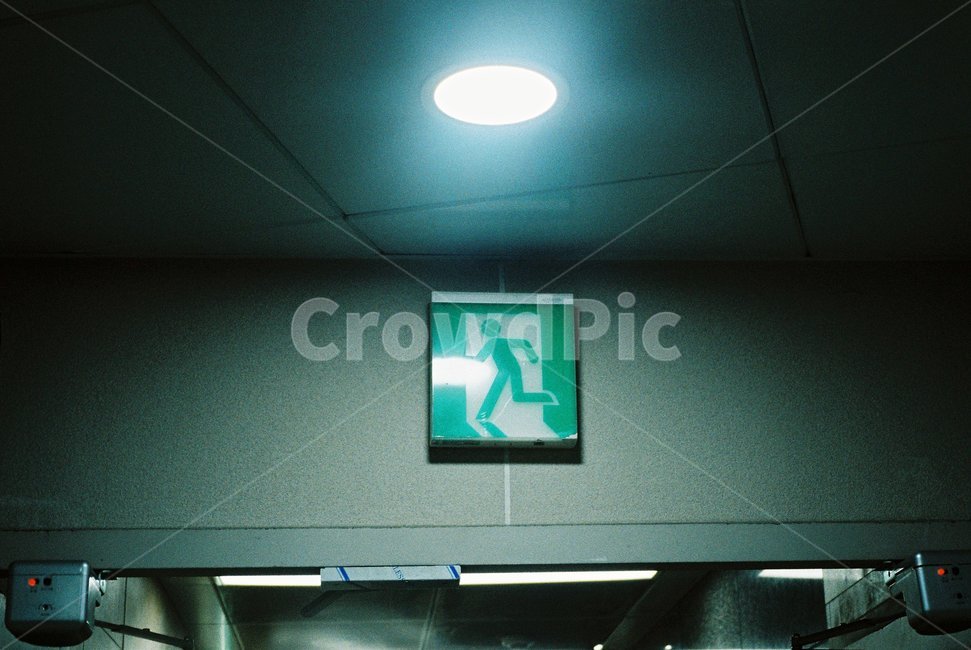 비상구,지하,주차장,지하주차장,초록,불빛,film,camera,filmcamera,필름,카메라,필름카메라