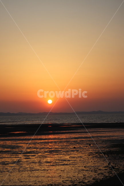 일몰,해,저녁,맑음,바다,자연,풍경,nature,landscape,해변,바다,beach,sea,sunlight,햇빛,outdoors,옥외,dusk,황혼,dawn,새벽,red sky,붉은 하늘,sky,하늘,sunset