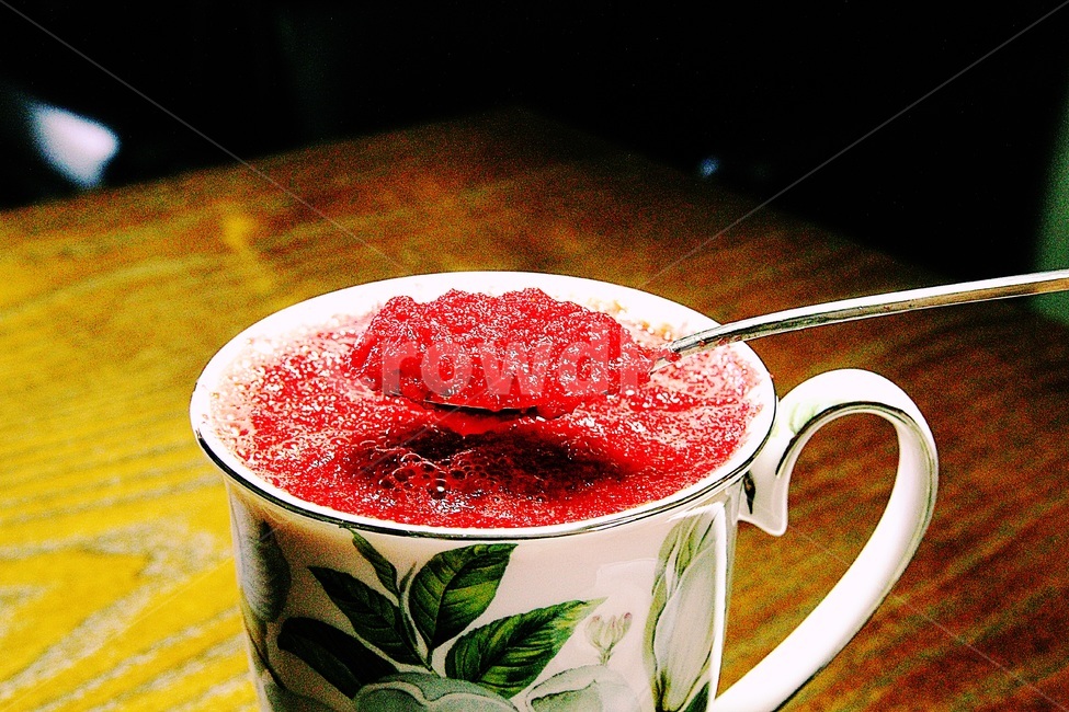 root plant,abc,fruit,health,juice,vegetable,teaspoon,red,apple,abc juice,desk,plant,spoon,diet food,diet,beet,cup,carrot