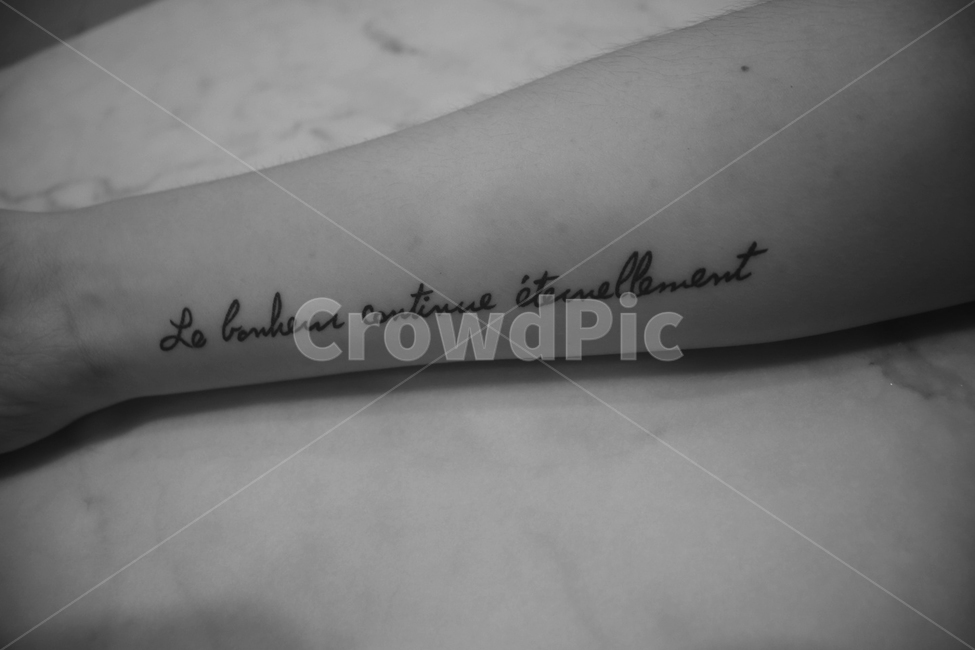타투,문구,감성,흑백,해나,팔,tatto,emotional,black,phrases