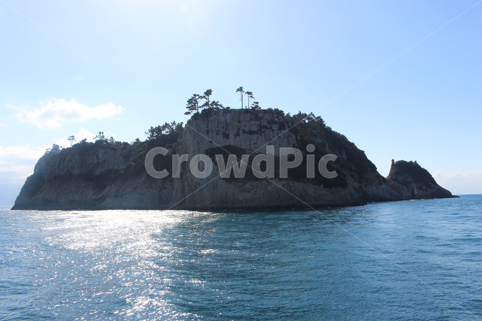 바다,섬,외로움,푸른바다,작은섬,island,koreanisland,자연,풍경,nature,landscape,land,땅,outdoors,옥외,ocean,대양,sea,water,물,shoreline,해안선,coast,연안