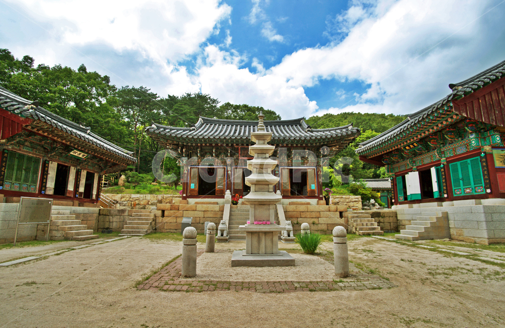 약사전,흥국사,고양시,불교사찰,약사여래,경기문화재,조선시대,석탑,나한전,명부전,한국전통,한국문화,korean traditional,korean culture,종교,신앙,religion,belief,faith,건축물,건물외관,exterior,building,structure,architecture,construction