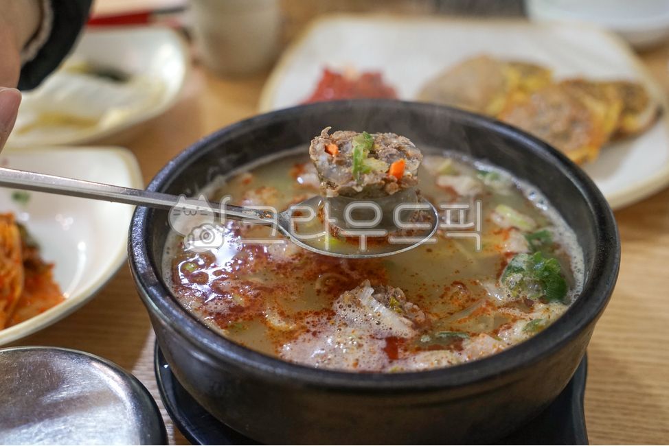 순대국밥,순대국,순대,숟가락,뚝배기,국물요리,식사,food,음식,meal,stew,한식