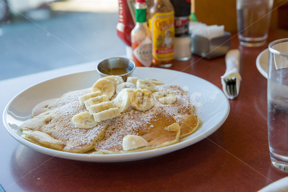 banana,bananapancakes,bread,breakfast,brown,closeup,cuisine,delicious,dessert,dish,food,homemade,lunch,meal,pancakeswithsyrup,plate,snack,sweet,tasty,traditional,yellow,팬케이크,아침식사,요리,음식,미국식,음식,식재료,요리,food,cook,meal,dishes,food reserves