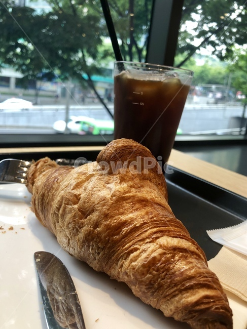 크로아상,아메리카노,카페,창가카페,브런치