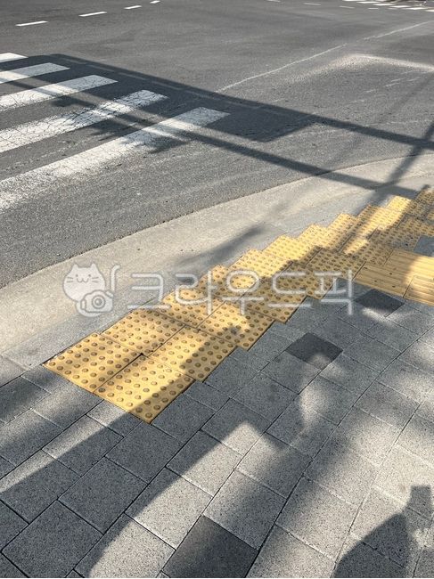 sidewalk,shadow,yellow,Braille block,path,sidewalk block,driveway,crosswalk,road,road name