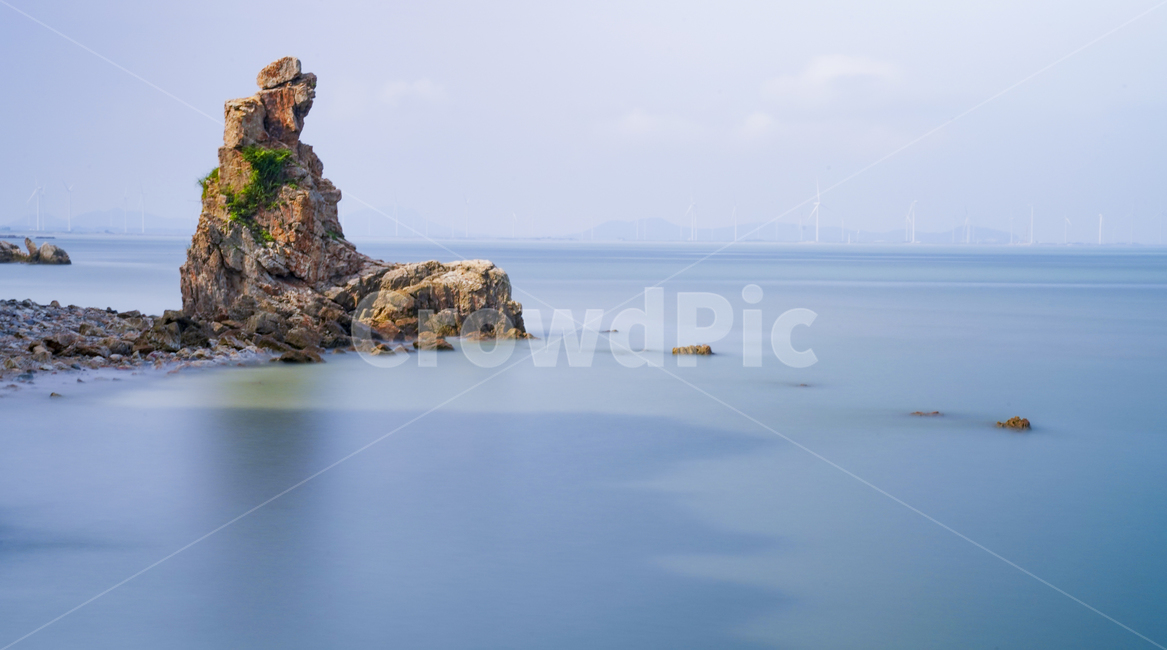 tide,sky,shape,spray,nature,island,Hat Rock,Baeksu Coastal Road,cobalt,water,rocky island,summer,rock,Beach,ocean,Yeonggwanggun,background,sight,season,Mt Geumgang,Baeksu Beach