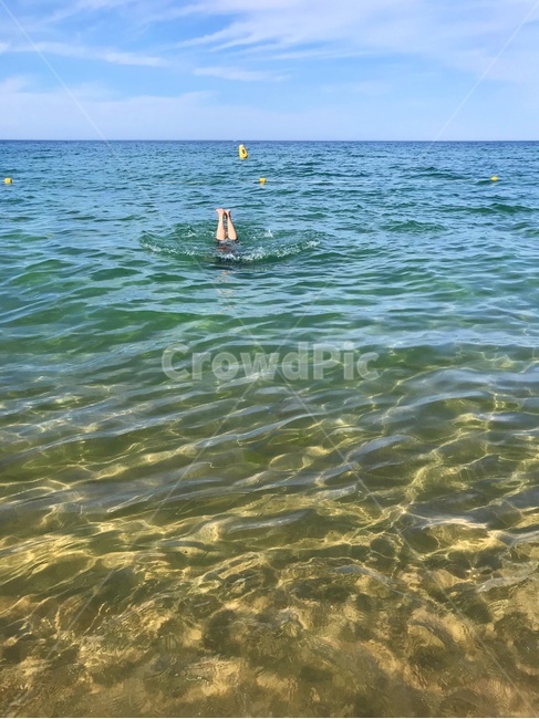 바다,파도,물결,시원함,여름,하늘,투명한,투명,모래,하늘색,자연,휴가,바캉스,summer,sky,sea,wave,ocean,vacation,물놀이,수영,swim,잠수,물보라,여름,계절,summer,season,해변,바다,beach,sea,사람,인물,인간,human,person,신체일부,몸,body,sports,스포츠,swimming,water,물,sport
