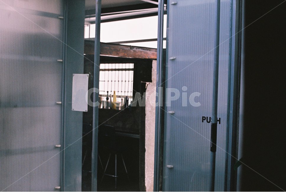 문,카페,열린문,push,필름사진,감성,sensible,feeling,인테리어,실내디자인,interior design