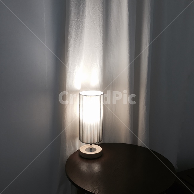 lamp,램프,스탠드,조명,인테리어,light,공간,여유,힐링,조용한,실내인테리어,테이블,table