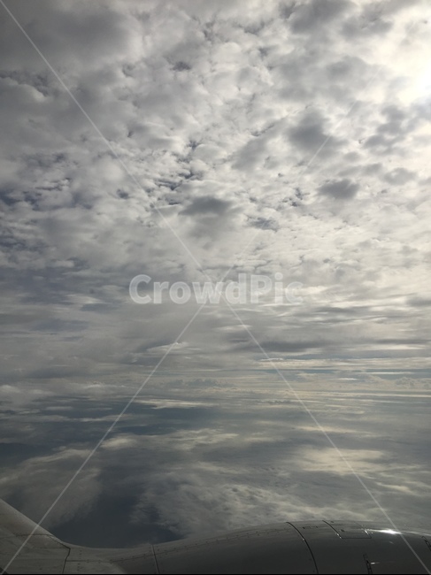 비행기,비행기창문,창문,하늘,비행기하늘,구름,cloud,flight,sky