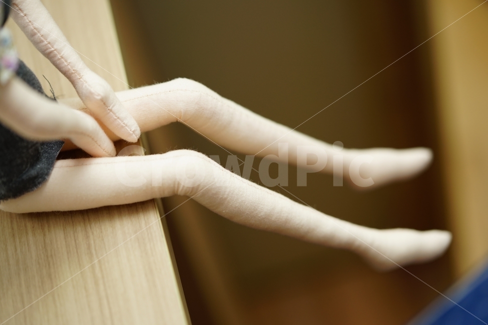 각선미,몸매,인형,doll,컨셉,앉기,휴식,느낌,쉼,다리,쉼터,감각,작품,날씬,라인,감성,취미,감정표현,기분,feeling,emotion,고독함,외로움,쓸쓸함,우울함,슬픔,lonely,solitary,사물,물건,오브젝트,thing,object,matter