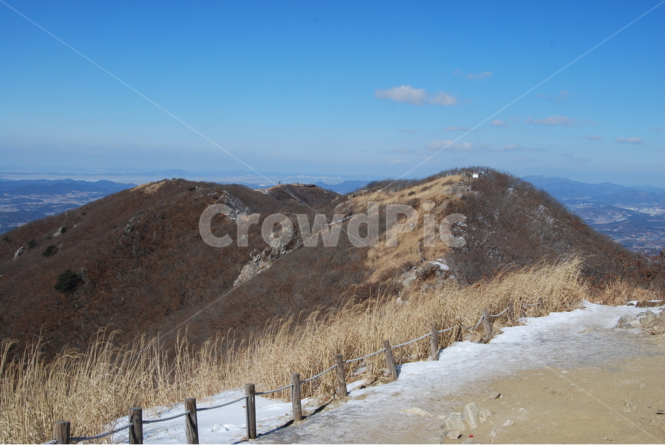 오서산자연휴양림,보령시,100대명산,월정사,등산로,돌,산행,힐링,자연,감성,등산,계절,여행,한국,한국명산,한국등산,풍경,눈,나무,하늘,바람,바람소리,환경,생태계,산,땅,겨울,계절,winter,season,자연,풍경,nature,landscape,한국자연풍경,한국자연경관,korea nature landscape,outdoors,옥외,grassland,목초지,field,들