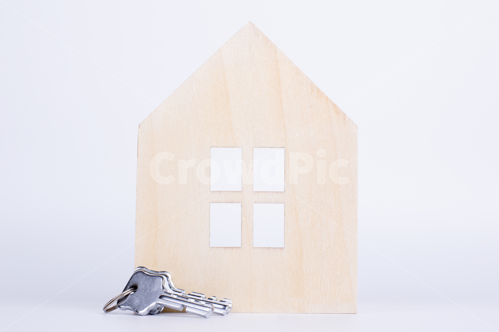열쇠,집,미니어처,장난감,장난감집,흰배경,누끼,사물,물건,오브젝트,thing,object,matter,연출,컨셉,콘셉,direction,concept