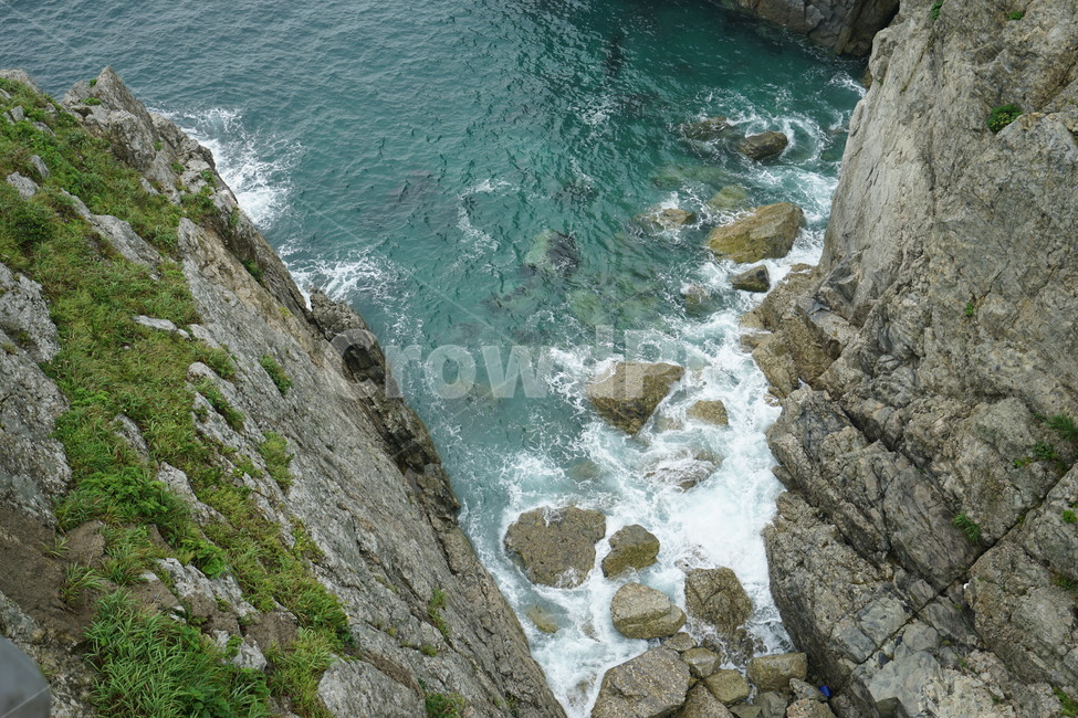 절벽,바다,경치,섬,파도,풍경,절경,바닷가,하늘,바위,돌,연화도,자연,풍경,nature,landscape,한국자연풍경,한국자연경관,korea nature landscape,outdoors,옥외,cliff,낭떠러지,promontory,곶,water,물,sea,ocean,대양