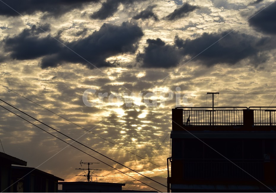 하늘,노을,역동적인,구름,자연,빛,배경화면,sky,background,blue,clouds,white,cloudy,nature,cloud,light,heaven,dramatic,weather,day,실루엣,그림자,silhouette,shadow,건축물,건물외관,exterior,building,structure,architecture,construction