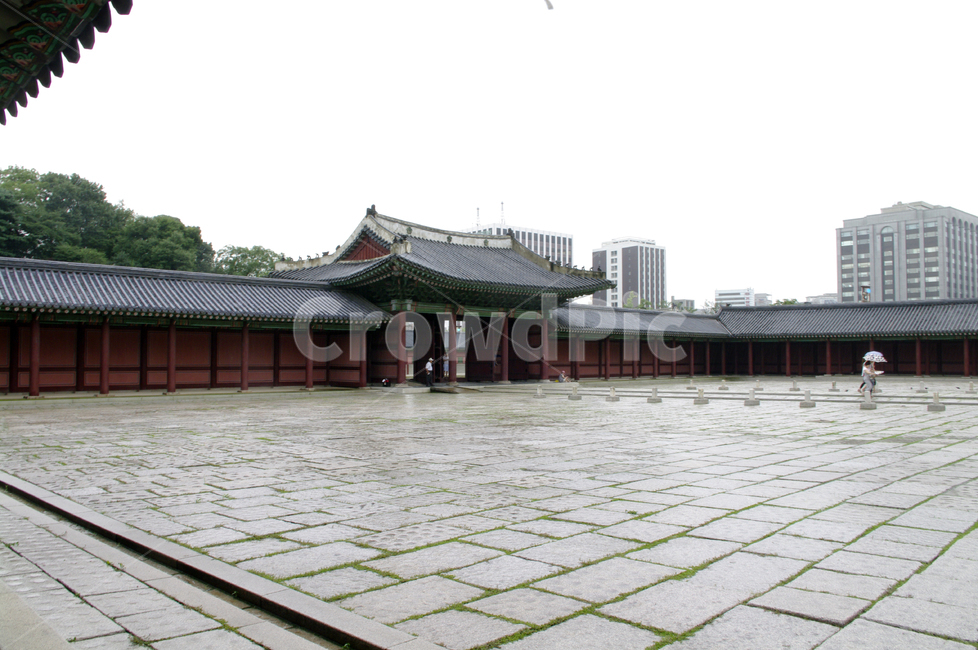창덕궁,고궁,한옥,전통가옥,기와지붕,건축,traditional,박석,돌,한국전통,한국문화,korean traditional,korean culture,랜드마크,landmark,tourist attraction,한국랜드마크,한국관광지,한국명소,korea landmark,korea tourist attraction,사람들,대중,군중,other people,crowd,건축물,건물외관,exterior,building,structure,architecture,construction
