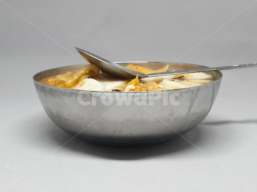 떡국,끼니,한끼,한그릇,요리,조리,메뉴,한국요리,전통요리,명절요리,koreafood,그릇,스댕그릇,meal,dish,사물,오브젝트,object,음식,tteokguk,ricecakesoup,레시피,맛있는,recipe,국물,김치,떡,cook,식기,bowl,식사,한국음식,명절음식,전통음식