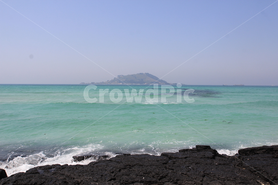 ocean,대양,nature,자연,sea,바다,outdoors,옥외,water,물,land,땅,promontory,비양도,해변,에메랄드빛,파도,바위,shoreline,해안선,섬,협재해수욕장,자연,풍경,nature,landscape,제주도,jeju,jeju island,곶