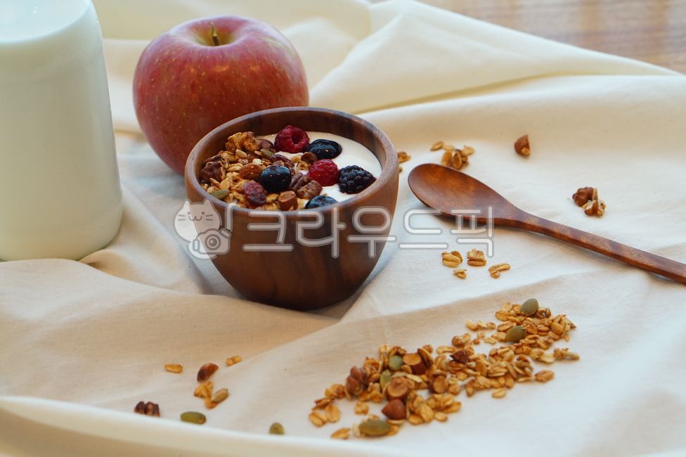 카페,오트밀,그래놀라,요거트,씨리얼,아침식사,간편식,다이어트,유지어터,건강,슈퍼푸드,귀리,음식,식재료,요리,food,cook,meal,dishes,food reserves