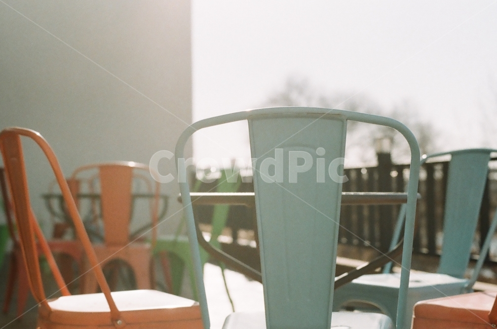의자,필카,알록달록,감성,카페,감성사진,필름카메라,감성,sensible,feeling,인테리어,실내디자인,interior design