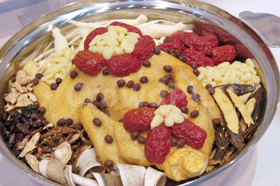 백숙,닭,닭백숙,닭요리,닭고기,고기,육류,음식,요리,한약,약재,한약재,치킨,대추,잣,한방,한방닭백숙,한국전통,한국문화,korean traditional,korean culture,음식,식재료,요리,food,cook,meal,dishes,food reserves,육류,고기,meat,한식,한국음식,한국요리,korean food,korean dishes,korean meal,korean cook