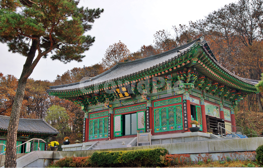 극락보전,대웅전,보광사,과천,부처,불교,사찰,정전,석가,한국전통,한국문화,korean traditional,korean culture,종교,신앙,religion,belief,faith,건축물,건물외관,exterior,building,structure,architecture,construction