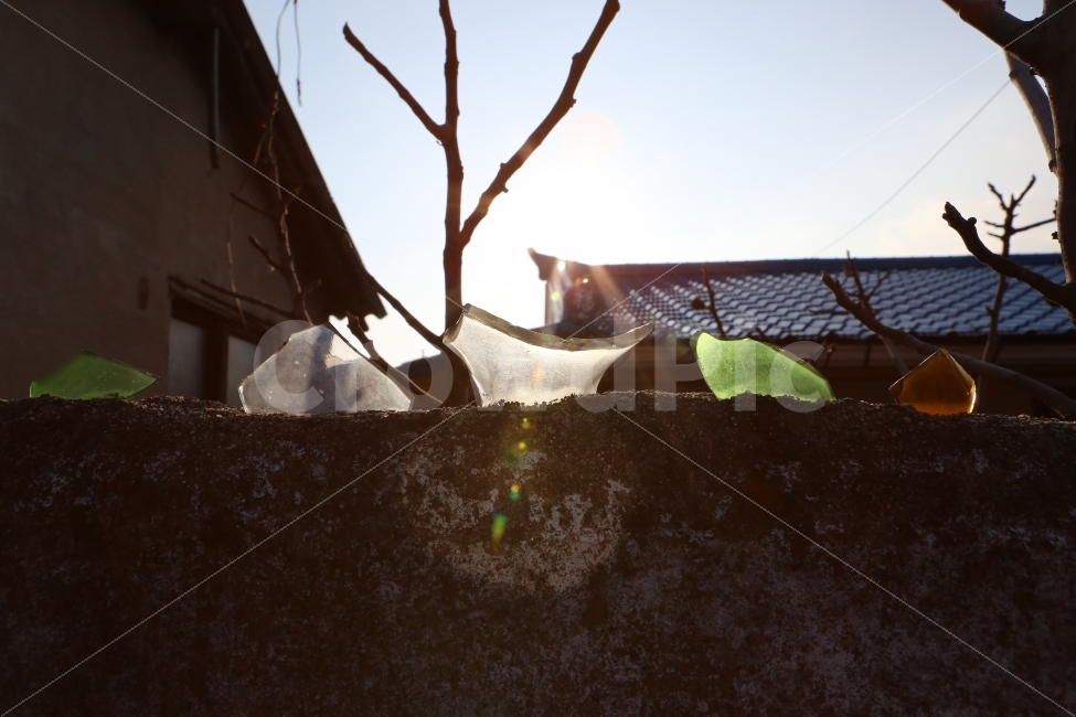 주말,시골,옛,담벼락,낮,햇빛,조용함,그시절,회상,사물,물건,오브젝트,thing,object,matter,감성,sensible,feeling,시골,마을,풍경,landscape,country,rural,town